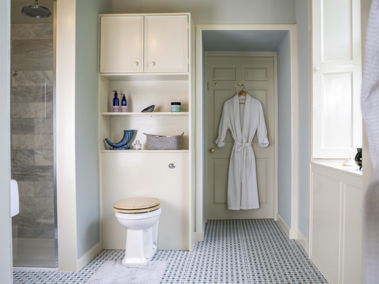 The Court and Reed View - bathroom