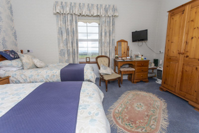 GlenprosenTwinBedroomInPurgavieFarmBedandbreakfastAngusScotland