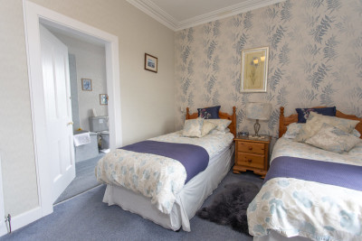 GlenprosenTwinBedroomInPurgavieFarmBedandbreakfastAngusScotland